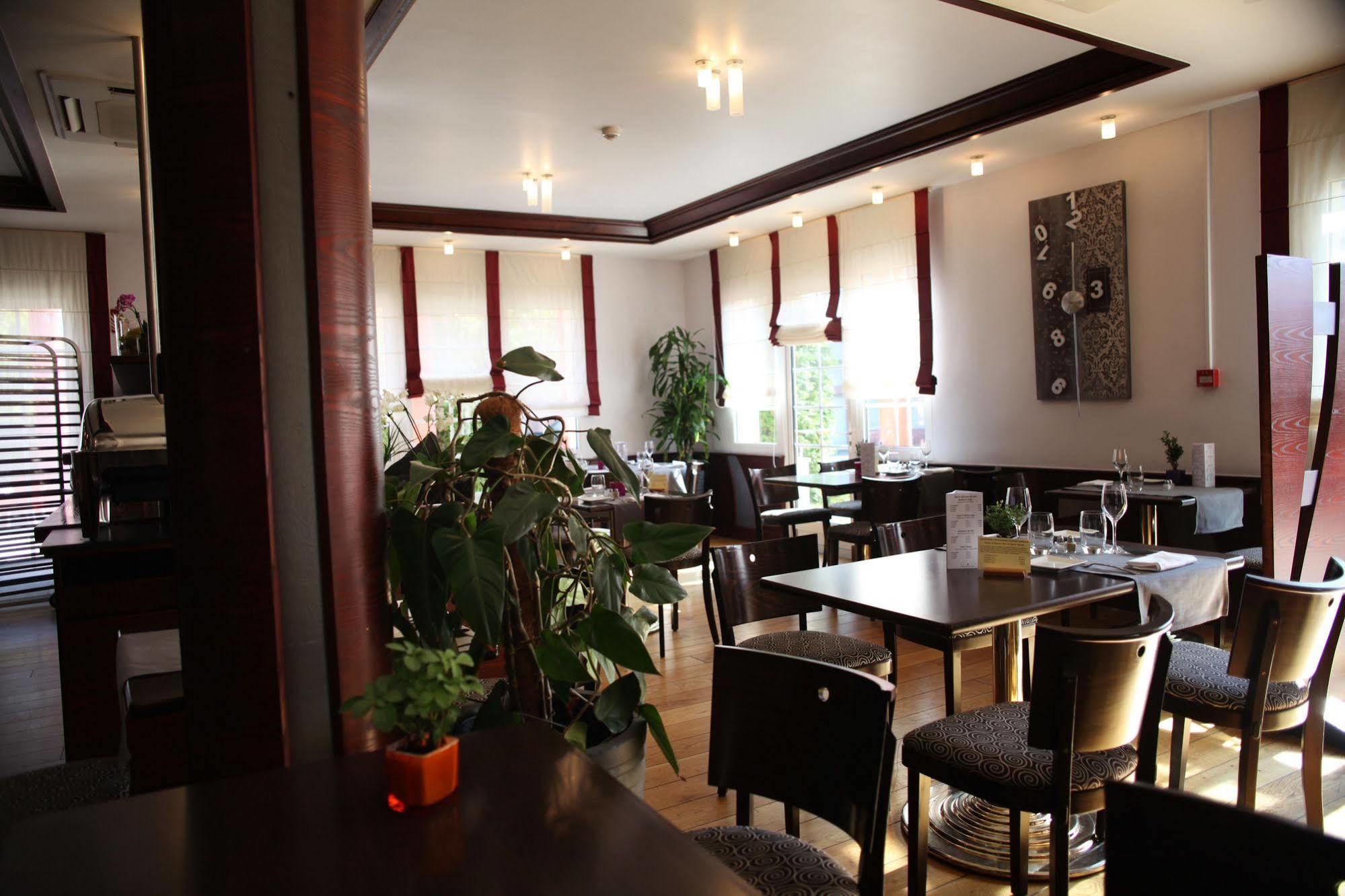 Cottage Logis Hotel - Restaurant Dudelange Exterior foto
